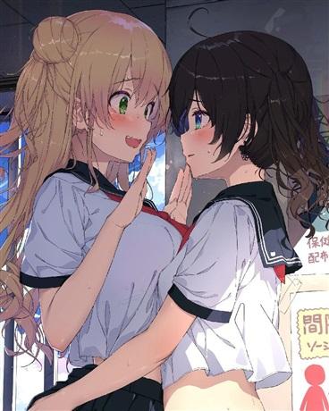 成为美少女后总被身边女生惦记